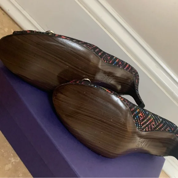 Gorgeous Stuart Weitzman Multicolor Patterned Heels - Picture 6 of 9